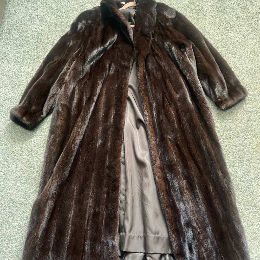 Henig Furs (Nashville furrier)